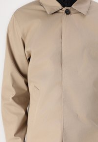 Barbour ROKIG WATERPROOF JACKET - Καμπαρντίνα - washed stone