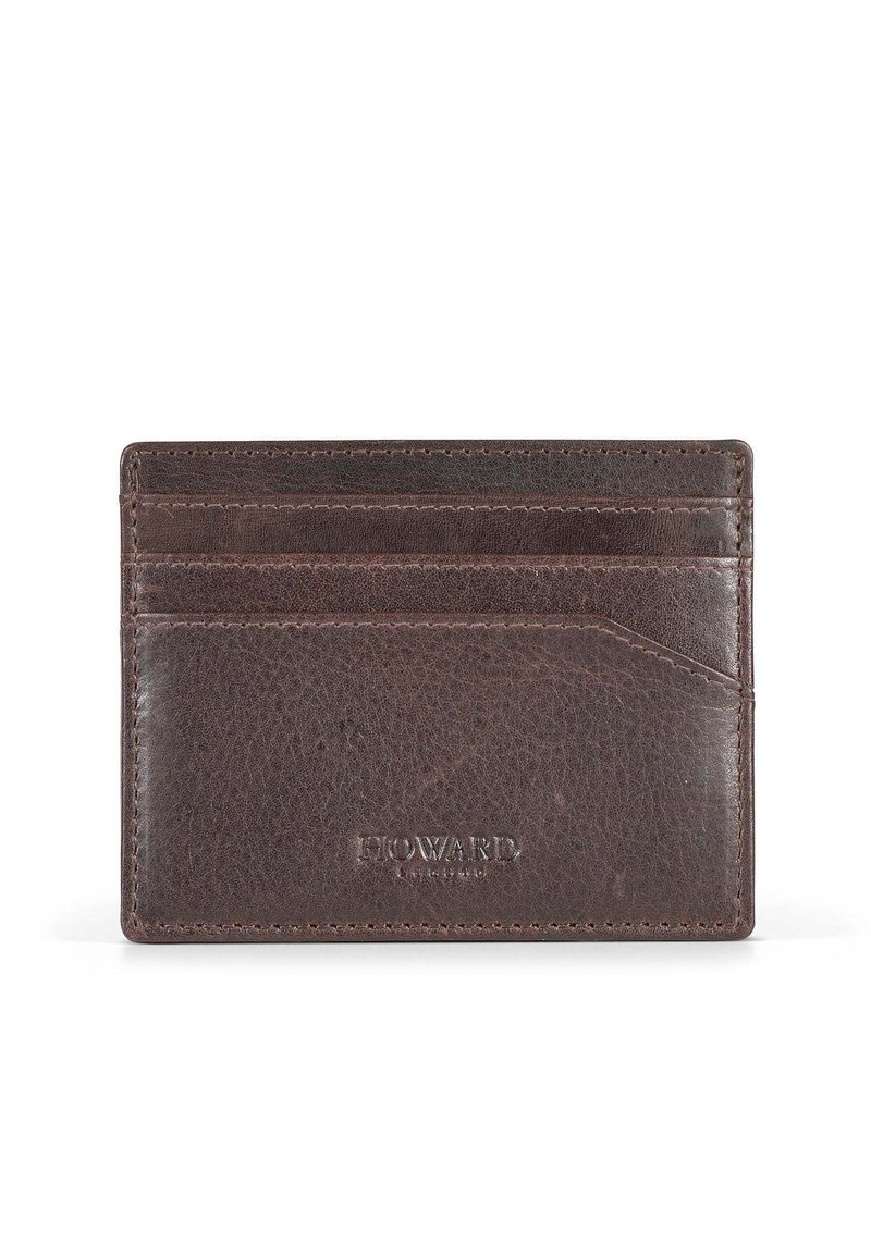 Kartenhalter aus braunem Leder mit mehreren Kartenslots, glatter Oberfläche, prägtem Logo und einem klaren, rechteckigen Design für einfache Zugänglichkeit.