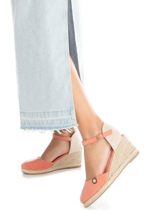 Refresh, ZAPATO DE MUJER CON CUÑA  - CORAL - Cuñas - rojo