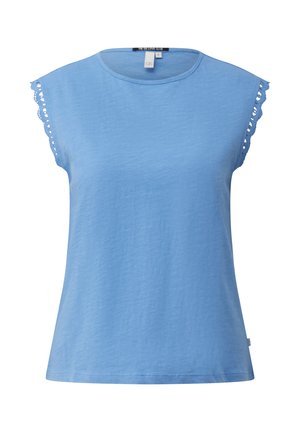 Top sans manches femme bleu clair avec col rond et bordure en dentelle aux manches, en tissu doux légèrement texturé.