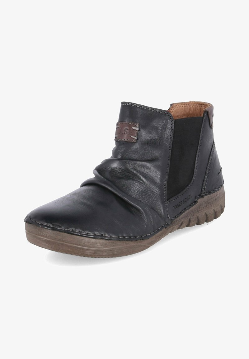 Černé kožené kotníkové boty s elastickými bočními panely, pomačkanou strukturou, hnědou gumovou podešví a viditelnými švy.