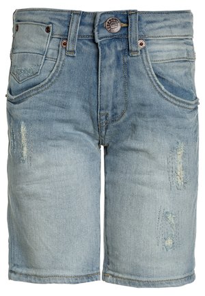 Helle blaue Jeansshorts mit verblassten Stellen und kleinen Distress-Details. Verfügt über Standardtaschen und einen Metallknopfverschluss.