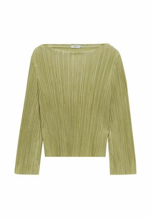 Haut plissé vert avec un large décolleté bateau et des manches longues, présentant des textures verticales pour un aspect structuré.