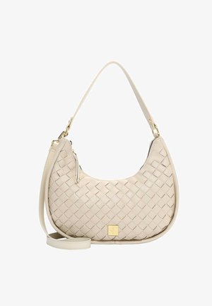 Beige vævet læderhåndtaske med buet form, guldhardware, justerbar skulderrem og mærkevare firkantet metal logo på forsiden.
