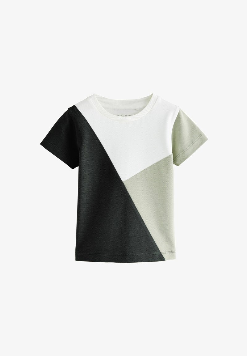 T-shirt a maniche corte per bambino con blocchi di colore geometrici nero, bianco e grigio chiaro su sfondo semplice.