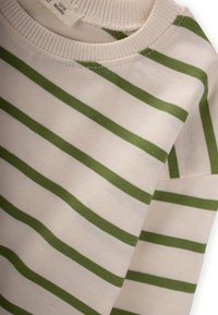 Sudadera de cuello redondo hecha de algodón suave, con rayas verticales verdes y beige, y con un cuello y puños de manga de canalé.