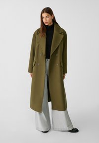 Stradivarius SOFT-TOUCH - Klassischer Mantel - khaki