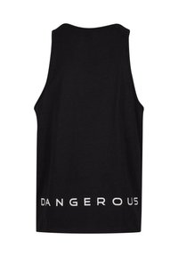Svart tanktopp laget av bomull med rund hals og uten ermer. Har ordet "DANGEROUS" i fete hvite bokstaver nederst.
