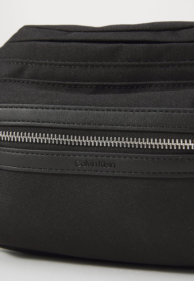 klein zipper belt pouch
