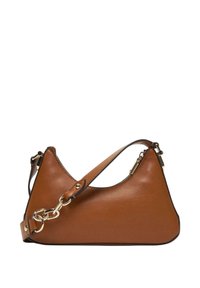 Bolso de cuero marrón con forma triangular, herrajes dorados, correa ajustable y cierre de cremallera en el borde superior.