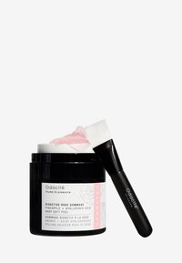 Bocal noir étiqueté "Odacité Pure Elements", rempli de gel rose. Comprend un pinceau noir avec une pointe de poils blancs pour l'application.