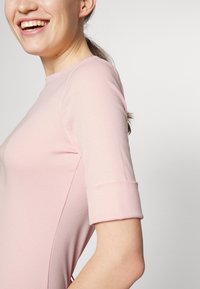 Lauren Ralph Lauren STRETCH COTTON BOATNECK TEE - T-shirt básica - pale pink