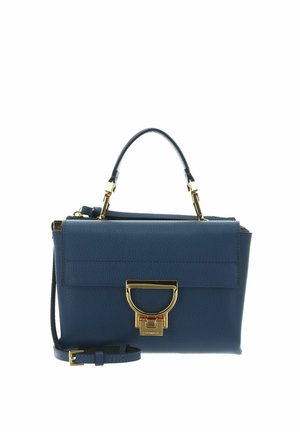 Sac à main en cuir bleu marine avec poignée supérieure, fermoir doré et bandoulière amovible.