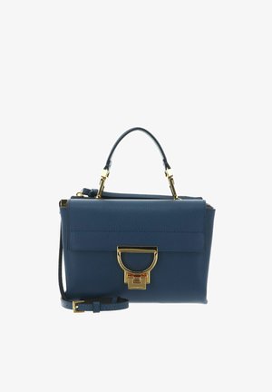 Sac à main en cuir bleu marine avec poignée supérieure, fermoir doré et bandoulière amovible.
