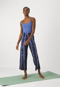 Yogasearcher Top - pavot