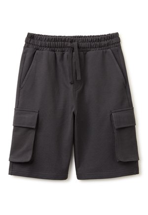 Pantalones cortos casuales negros con cintura elástica, cordón, bolsillos laterales y grandes bolsillos cargo en cada pierna.