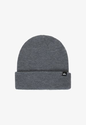 Gorro de punto gris con ala doblada y una pequeña etiqueta negra que presenta un logo de ola blanca en el puño.