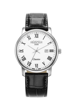 Montre avec bracelet en cuir noir, boîtier en acier inoxydable argenté, cadran blanc, chiffres romains noirs et affichage de la date. La marque est "Roamer."
