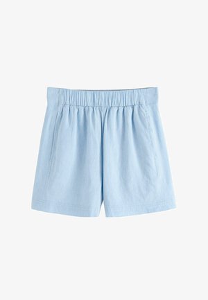 Hellblau lässige Shorts mit elastischem Bund und Seitentaschen, flach auf einem weißen Hintergrund ausgelegt.