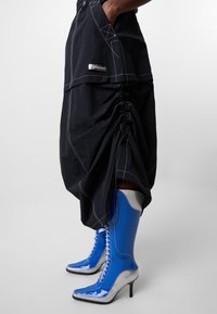Timberland VENEDA CARTER 2-IN-1 SKIRT - Miniskjørt - black