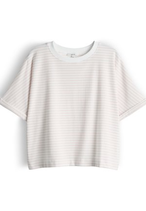 Weißes T-Shirt mit kurzen Ärmeln, dünnen horizontalen rosa Streifen und rundem Ausschnitt, flach auf weißem Hintergrund angezeigt.