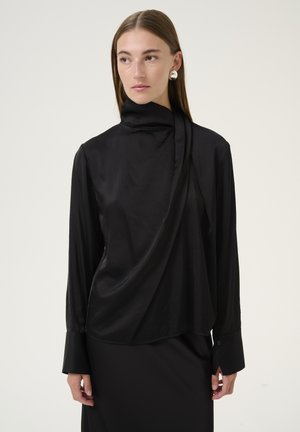 Schwarzes Satin-Oberteil mit hohem Kragen, drapierter Vorderseite und langen Ärmeln. Verfügt über geknöpfte Manschetten und eine glatte, glänzende Textur.