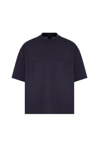 T-shirt a maniche corte di colore blu navy realizzato in morbido cotone, con colletto alto e dettagli di cucitura orizzontale sul petto.