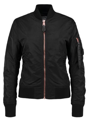 Giacca bomber nera con una texture liscia e lucida, dotata di chiusura frontale a zip, polsini a coste e una tasca con zip sulla manica. Accenti in oro rosa.