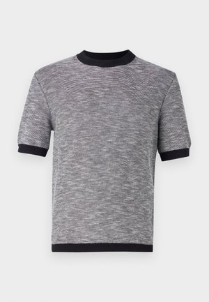 T-shirt grigio a maniche corte con motivo testurizzato, colletto e polsini neri a coste, realizzato in un tessuto leggero.