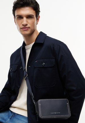Tommy Hilfiger, MICRO FLAG UNISEX - Taška na fotoaparát - space blue
