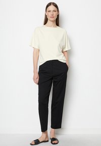 Marc O'Polo CUT ON SLEEVE - Basic T-shirt - off white