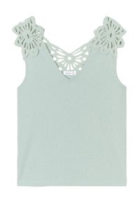 Débardeur vert clair sans manches avec un col en V, présentant de délicates accents de fleurs en crochet sur les épaules et un motif en tissu texturé.