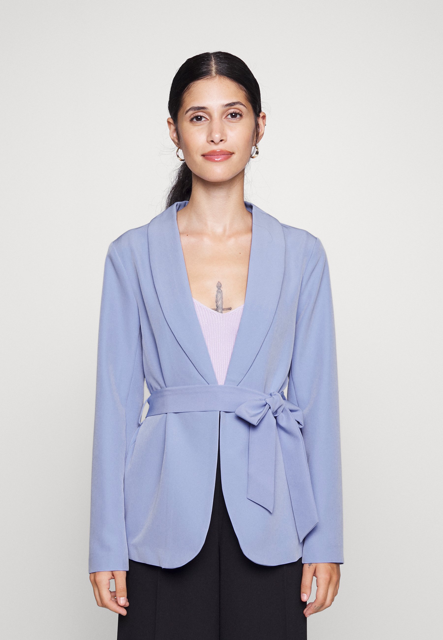 VILA PETITE VIBRITT BELTED BLAZER 