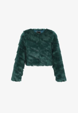Giacca cropped in pelliccia artificiale color teal con maniche lunghe, texture morbida e pelosa, scollatura rotonda e senza chiusure visibili. Materiale soffice e fluffoso in tutto.