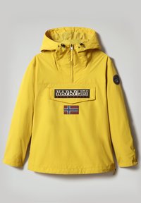 Gele waterdichte anorak met een voorkantzak, voorzien van een logopatch en een Noorse vlag. Capuchon met trekkoord en elastische manchetten.