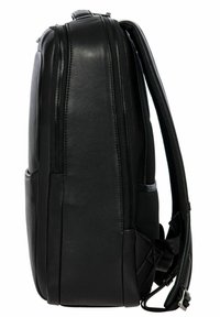 Zaino in pelle nera con un design elegante, doppi zip, spallacci imbottiti e una tasca laterale in rete per ulteriore spazio di archiviazione.