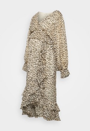 Vestido envolvente de estampa de leopardo em bege e castanho, feito de tecido leve, com detalhes em babados e mangas longas e franzidas.