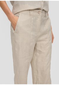 s.Oliver REGULAR WEITEM BEIN - Hlače - beige