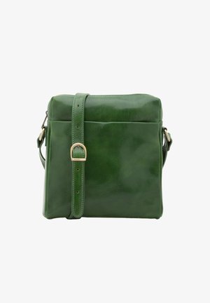 Borsa a tracolla verde in pelle con una superficie liscia, tracolla regolabile, tasca frontale e dettagli in hardware dorato.