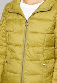 JDY JDYZULU HOOD JACKET - Casaco leve - green moss