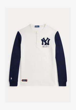 Majica s dolgimi rokavi henley v beli bombažni tkanini z modrimi rokavi, z logotipom New York Yankees in majhnim vezenim logotipom na manšeti.