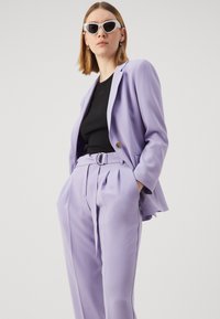 BOSS TAPIAH - Hlače chino - medium purple