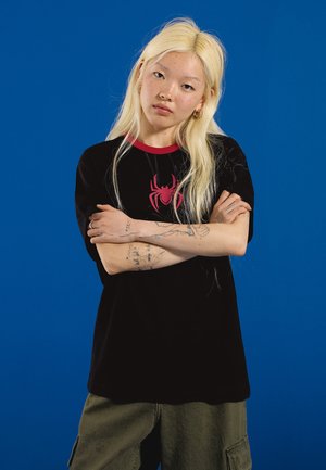 Bershka, SPIDERMAN PRINT - T-SHIRT - Nyomott mintás póló - black