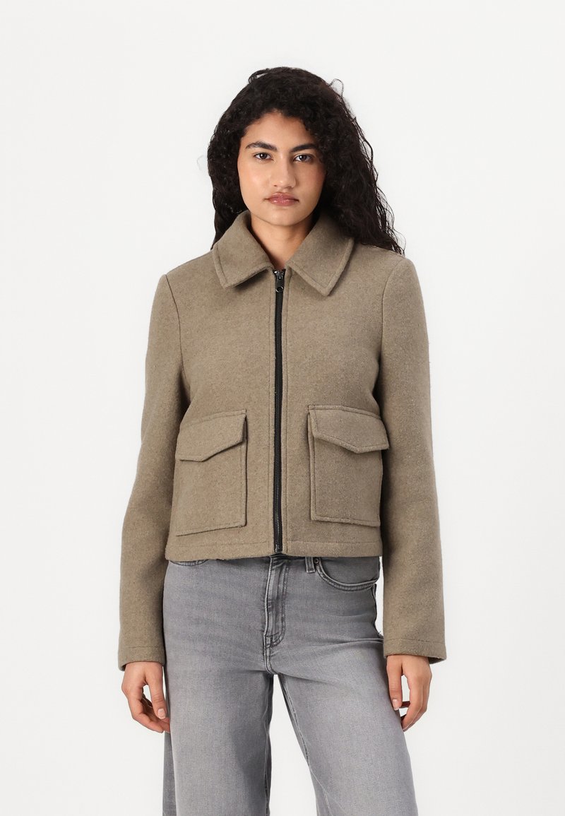 Vero Moda VMSAFIR SHORT JACKET - Lett jakke - fossil