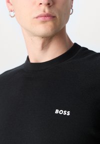 BOSS MOMENTUM LITE - Basic T-shirt - black