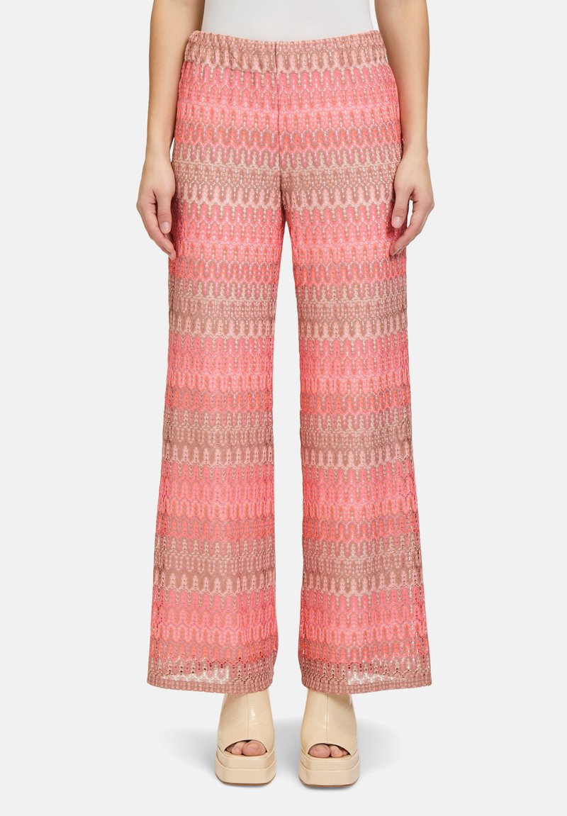 Wide-leg pants in a pink and beige zigzag pattern, featuring a stretchy waistband, made from a lightweight textured fabric.