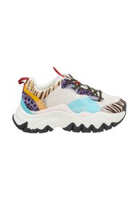 Dažādām krāsām apavi ar sintētisku augšējo daļu, kurā ir dzīvnieku raksti, sieta akcenti, masīvs balts vidusmala un teksturēts melns zole.