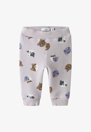 Pantalones deportivos tejidos de color lila claro con un patrón texturizado que incluye caras de animales coloridas, cintura elástica y puños ajustados.