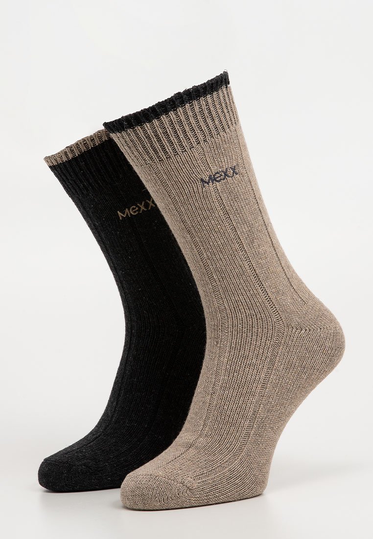 Zwei Paare gerippte Socken: eine schwarze und eine hellbraune. Beide verfügen über einen verstärkten Bund und ein dezentes Logo nahe der Oberkante. Weiches Textilmaterial.