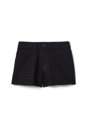Schwarze Jeansshorts mit aufgesetzten Taschen vorne, Knopfverschluss, Gürtelschlaufen und rohem Saum.